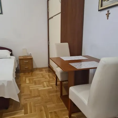 Studio Laura Ζαντάρ